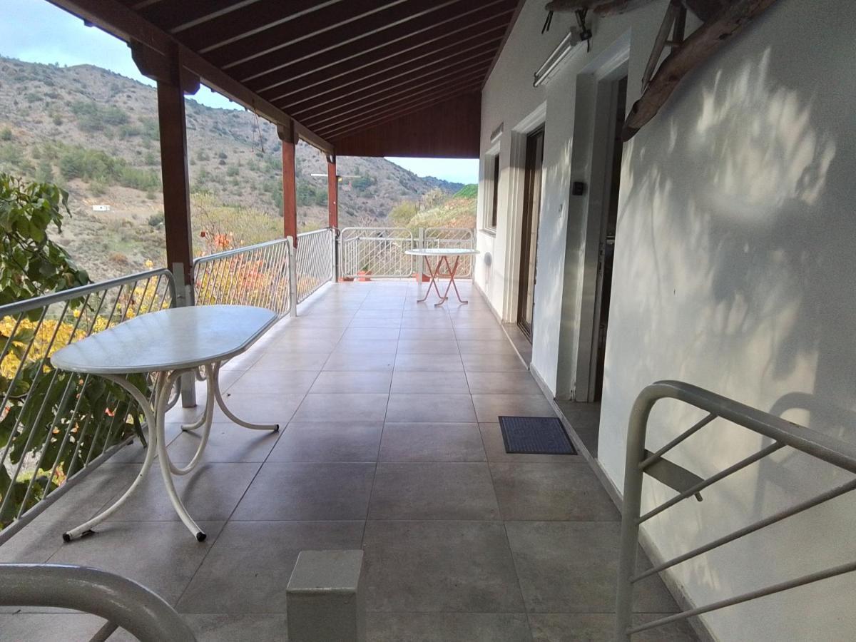 Kampi Double Storey House In The Village ニコシア エクステリア 写真